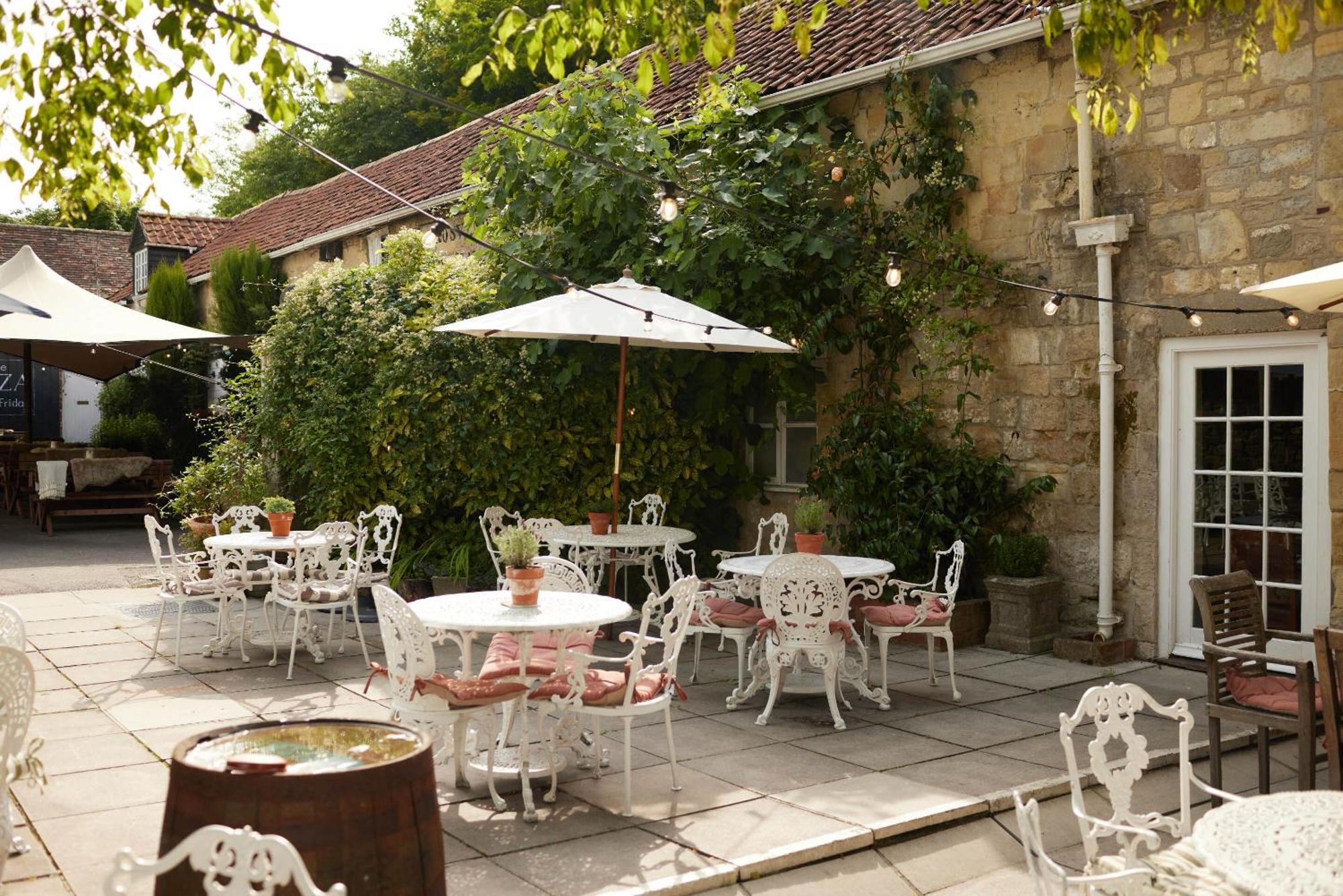 The Grosvenor Arms Hotel Hindon Exterior foto