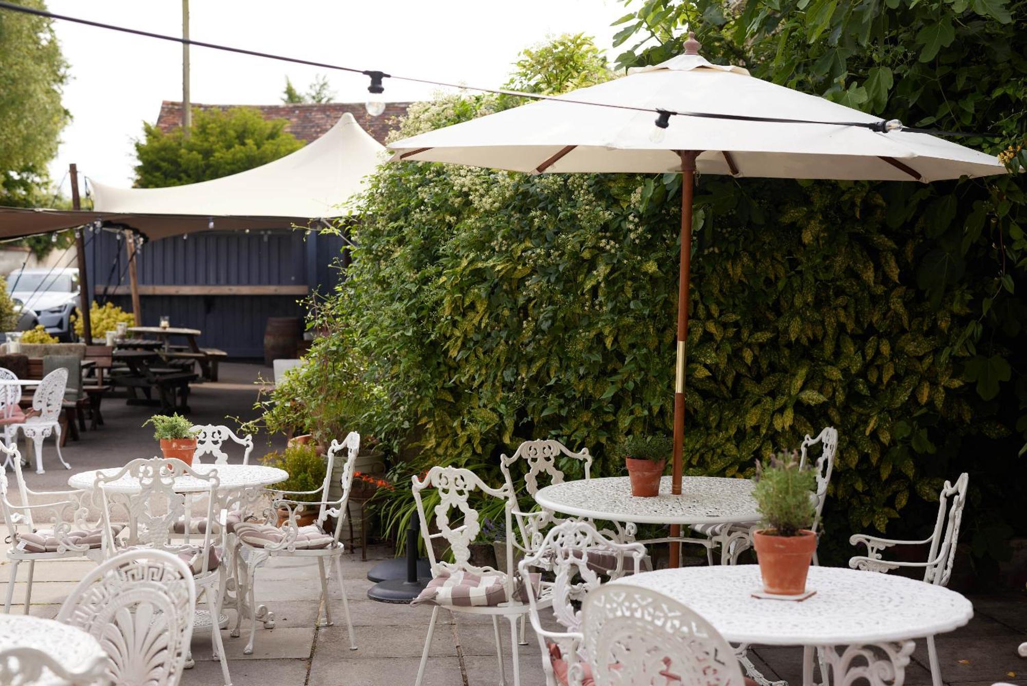 The Grosvenor Arms Hotel Hindon Exterior foto