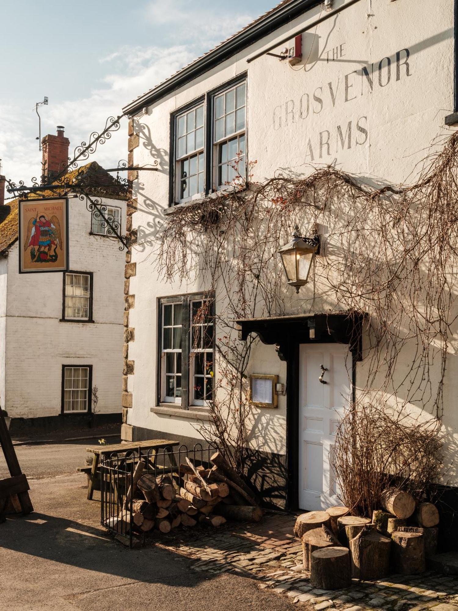 The Grosvenor Arms Hotel Hindon Exterior foto